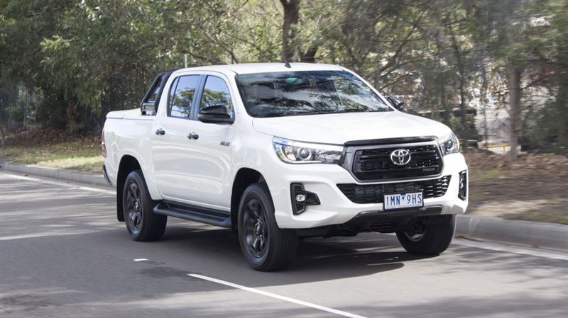 800 triệu nên mua toyota hilux