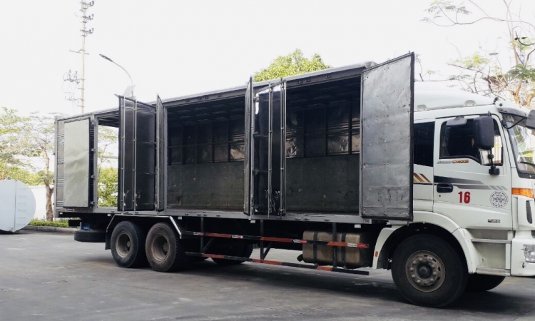 xe thùng dài 9m5 mở sườn 